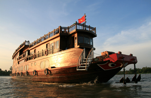 Mekong River Cruise to Phnom Penh